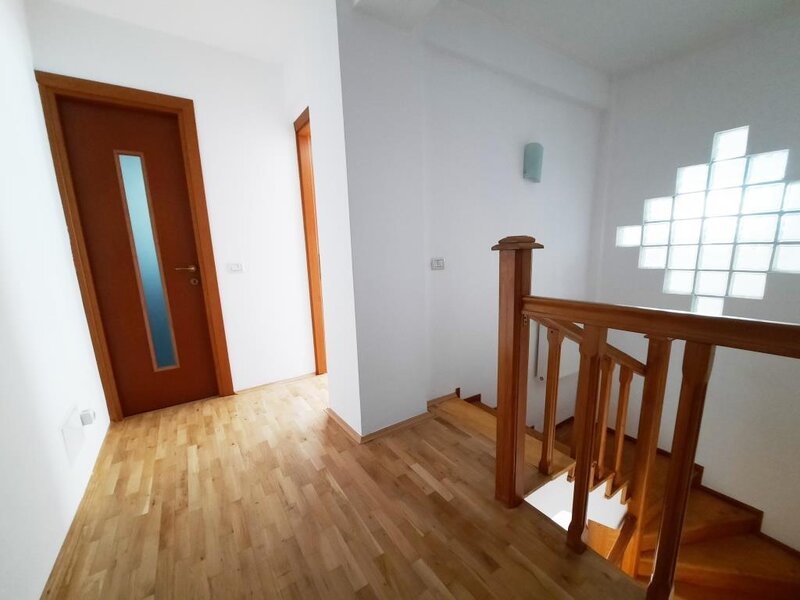 Mosilor/ Stefan cel Mare, vila, p+1 duplex, 4 camere
