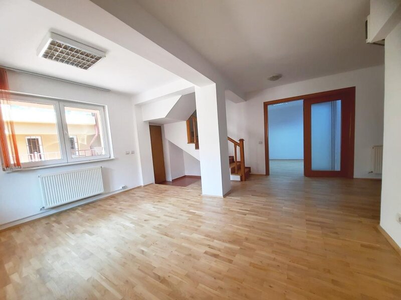 Mosilor/ Stefan cel Mare, vila, p+1 duplex, 4 camere