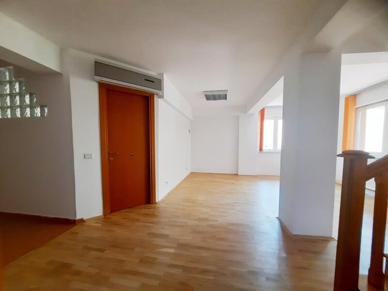 Mosilor/ Stefan cel Mare, vila, p+1 duplex, 4 camere